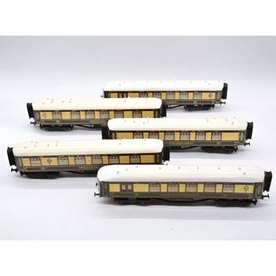 Lot 152 - Five Leeds Model Co O gauge model railway passenger Pullman coaches.