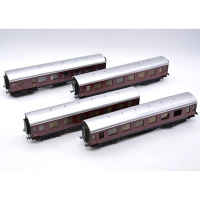 Lot 121 - Four Leeds Model Co O gauge model railway passenger coaches