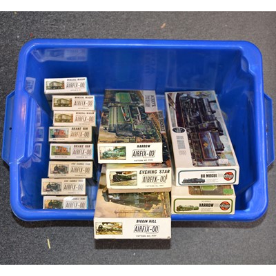 Lot 360 - Thirteen Airfix OO gauge model railway kits