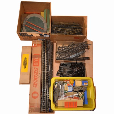 Lot 206 - A quantity of O gauge and OO gauge model railway track and trackside accessories