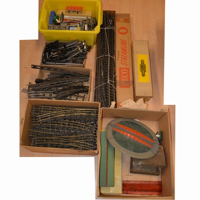 Lot 206 - A quantity of O gauge and OO gauge model railway track and trackside accessories