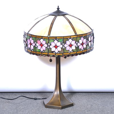 Lot 606 - Tiffany style table lamp