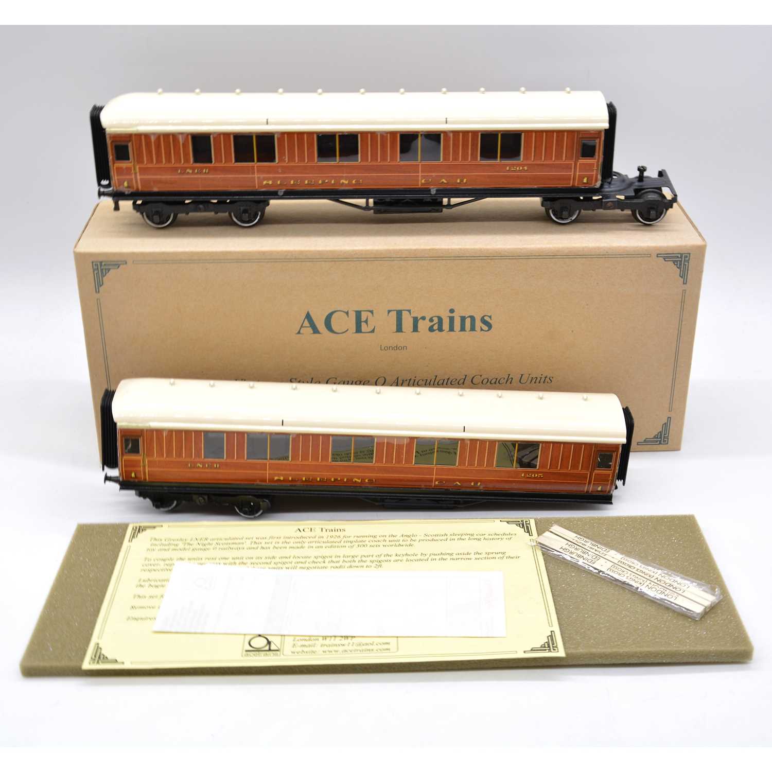 Lot 117 - ACE Trains O gauge model railway set of two sleeping cars, LNER