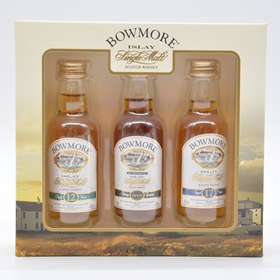 Lot 201 - Bowmore, three-bottle whisky miniature gift set