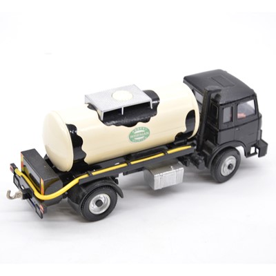 Lot 1158 - Britains pre-production mock up prototype model milk tanker 'Robert Wiseman Daries'
