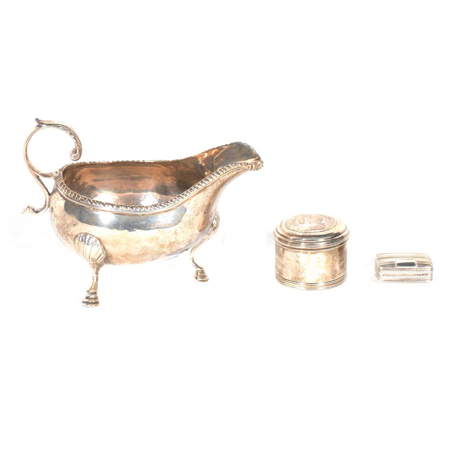 Lot 171 - Georgian silver vinaigrette, William Simpson, Birmingham 1826, Georgian silver pot and sauce boat.