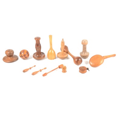 Lot 115 - A collection of haberdashery treen items for working with material