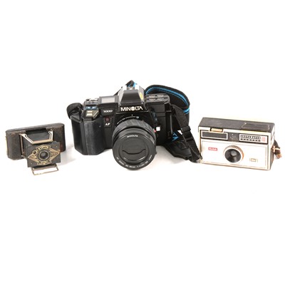 Lot 77 - A collection of cameras including Minolta 7000, etc