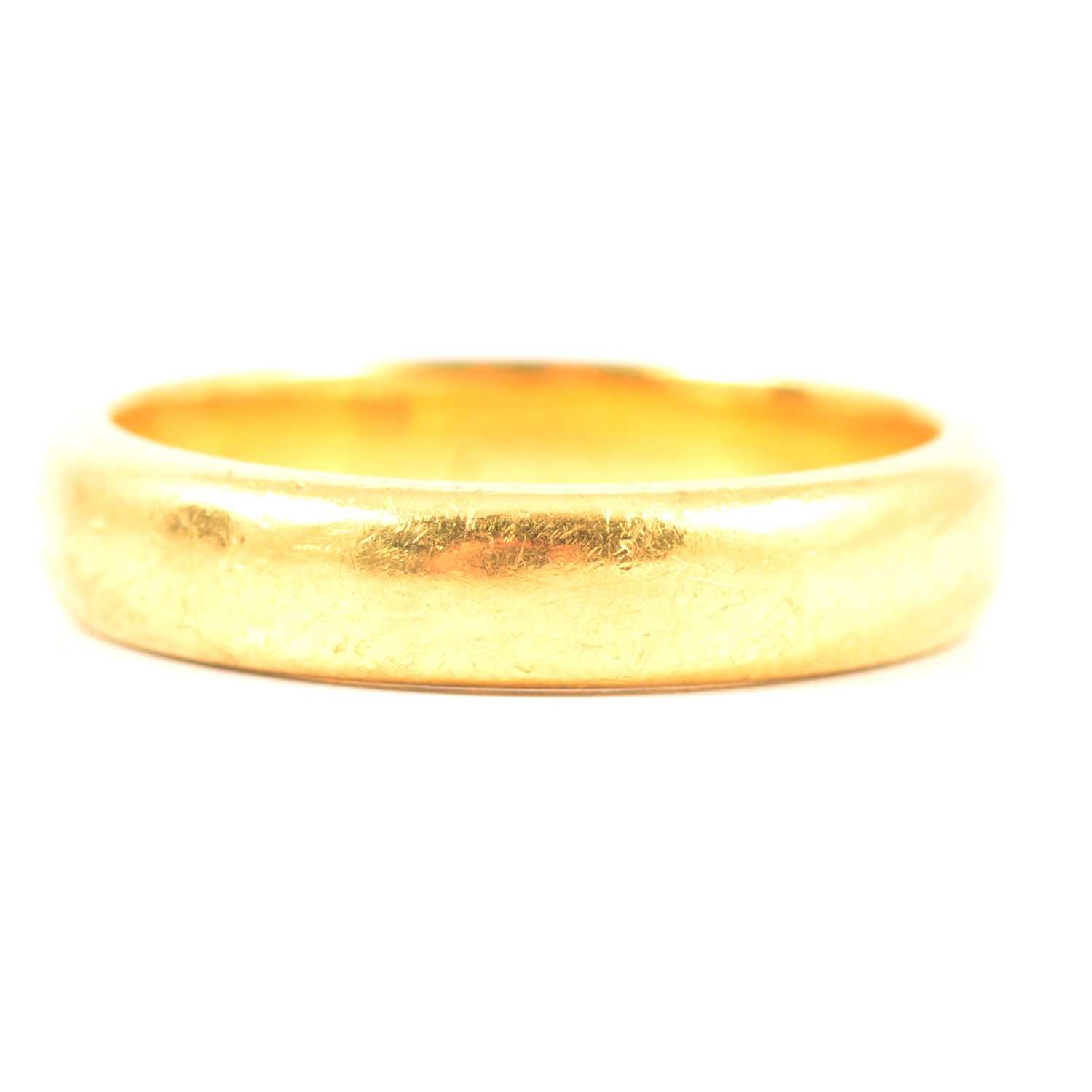 Lot 272 - A yellow metal wedding band, stamped 22ct.