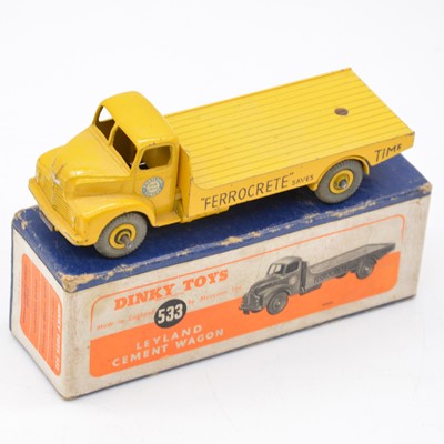 Lot 1069 - Dinky Toys die-cast model, no.533 Leyland cement wagon 'Ferrocrete'