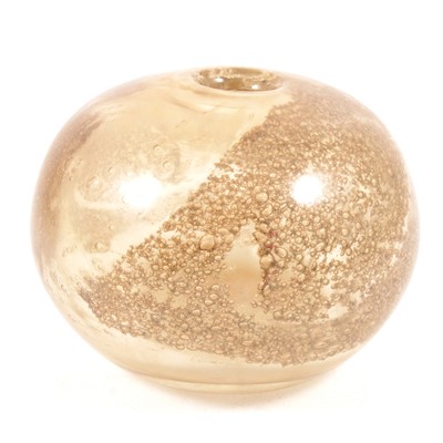 Lot 81 - Benny Motzfeldt, a Norwegian glass vase, gold bubble inclusions