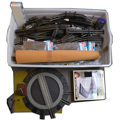 Lot 92 - A tray containing OO gauge model railway track, track bed and accessories