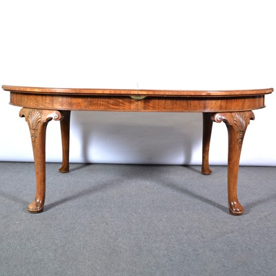 Lot 582 - Queen Anne style walnut dining table and chairs