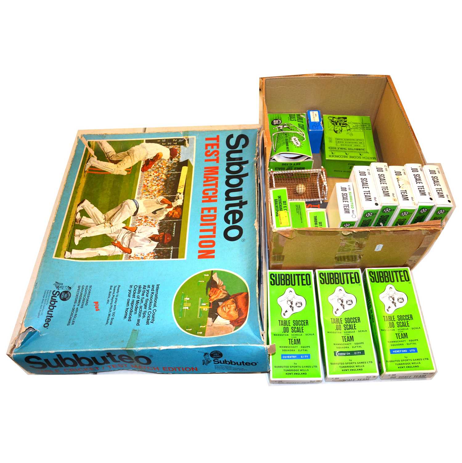 Table For Subbuteo Lot 1314 - Subbuteo Table Football/Soccer and Cricket
