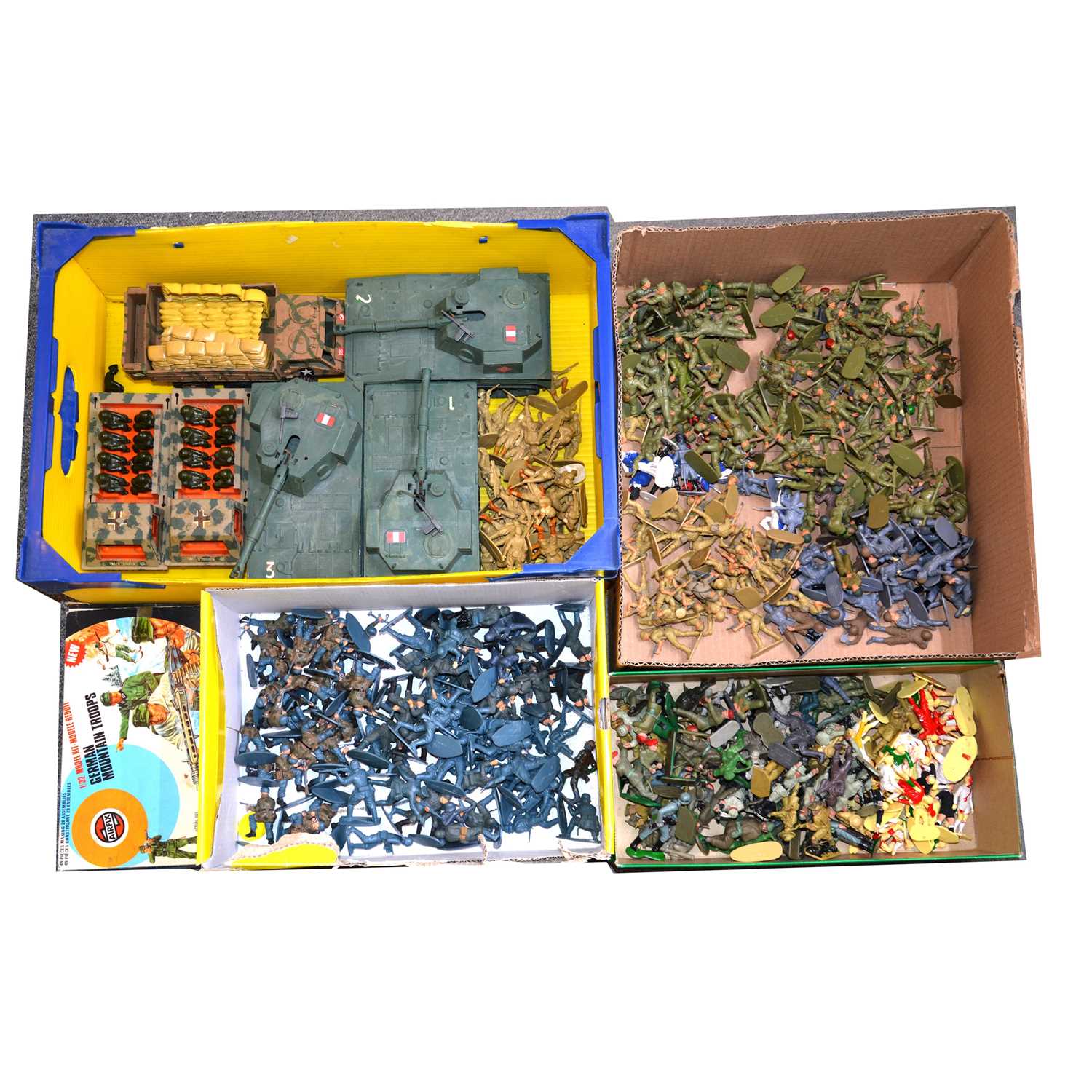 Lot 1044 - Airfix plastic military figures and vehicles