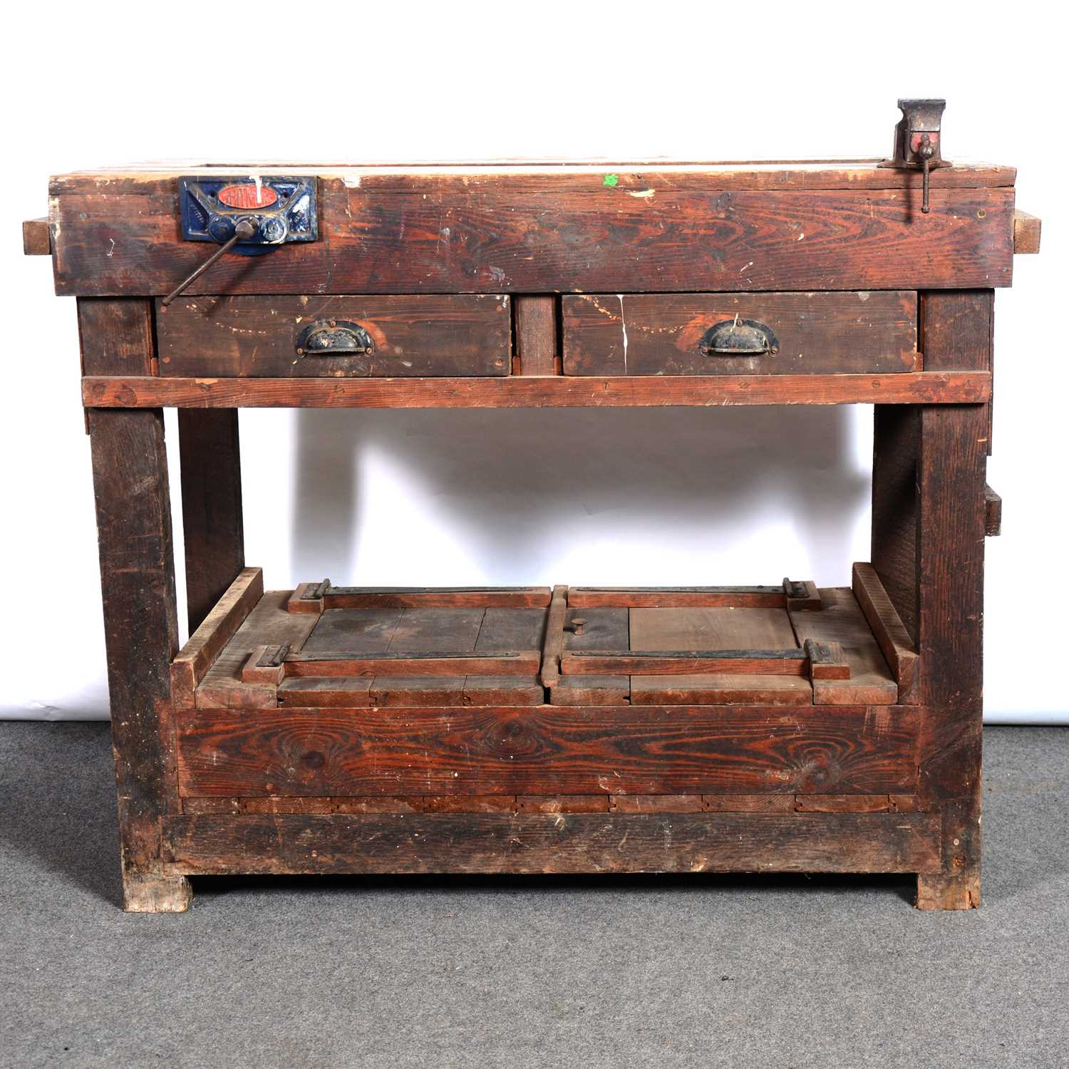 Lot 562 - Vintage work bench