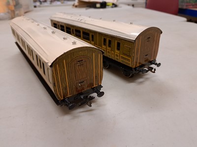 Lot 31 - Two Bassett-Lowke O gauge model railway LNER passenger coaches