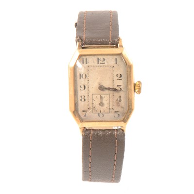 Lot 262 - Vintage 9ct gold cased wristwatch