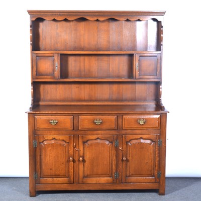 Lot 462 - 20th Century Georgian style oak dining room suite