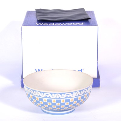 Lot 12 - Limited edition Wedgwood 'Museum Series' Diced bowl