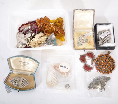 Lot 263 - A collection of 1920’s and later costume jewellery.