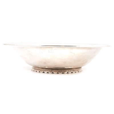 Lot 317 - Silver fruit bowl, Roberts & Belk, Sheffield 1943.