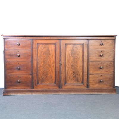 Lot 436 - George III mahogany side by side linen press