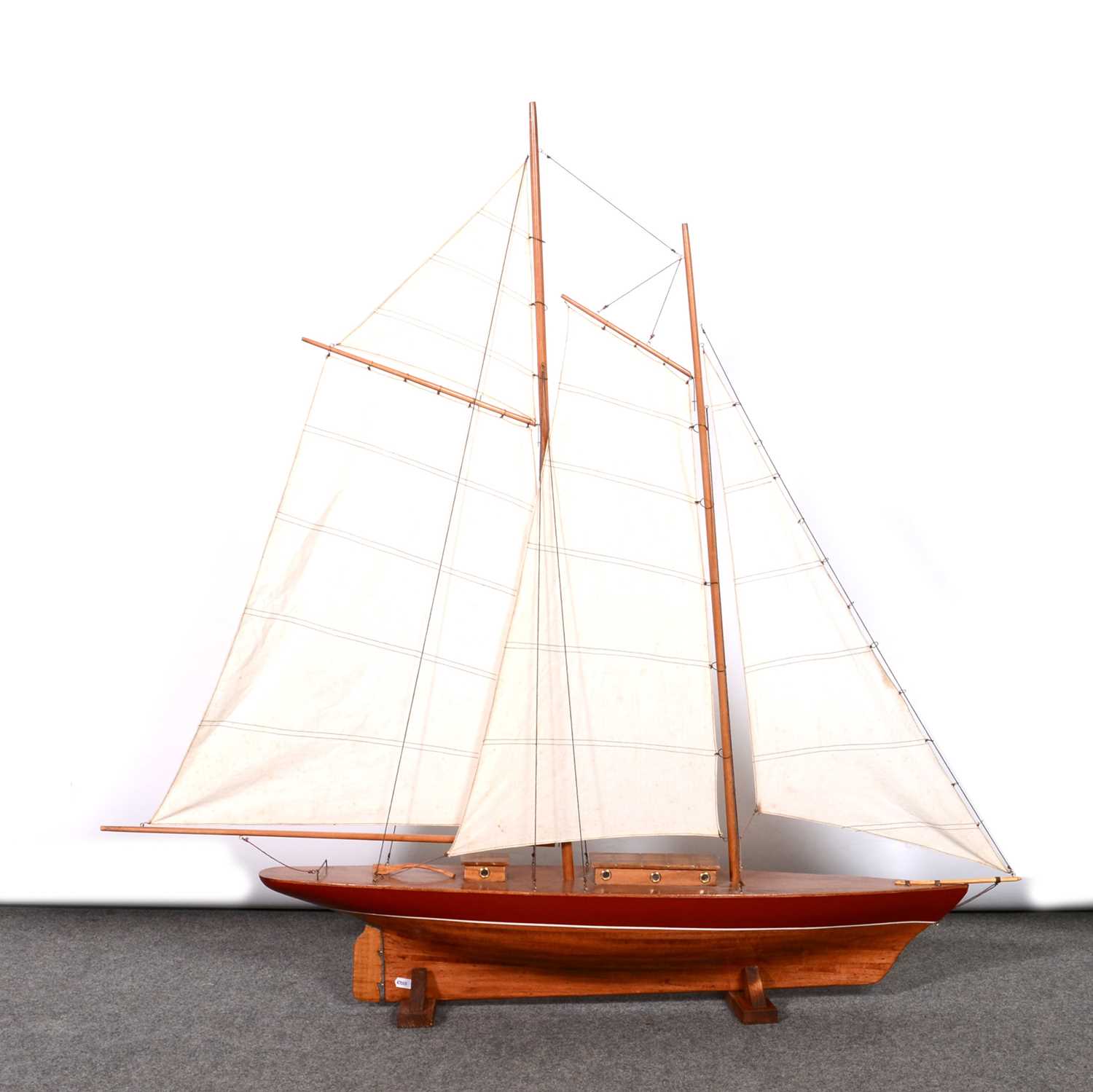 Lot 284 - Handmade model pond yacht