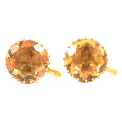 Lot 313 - A pair of golden citrine earscrews.