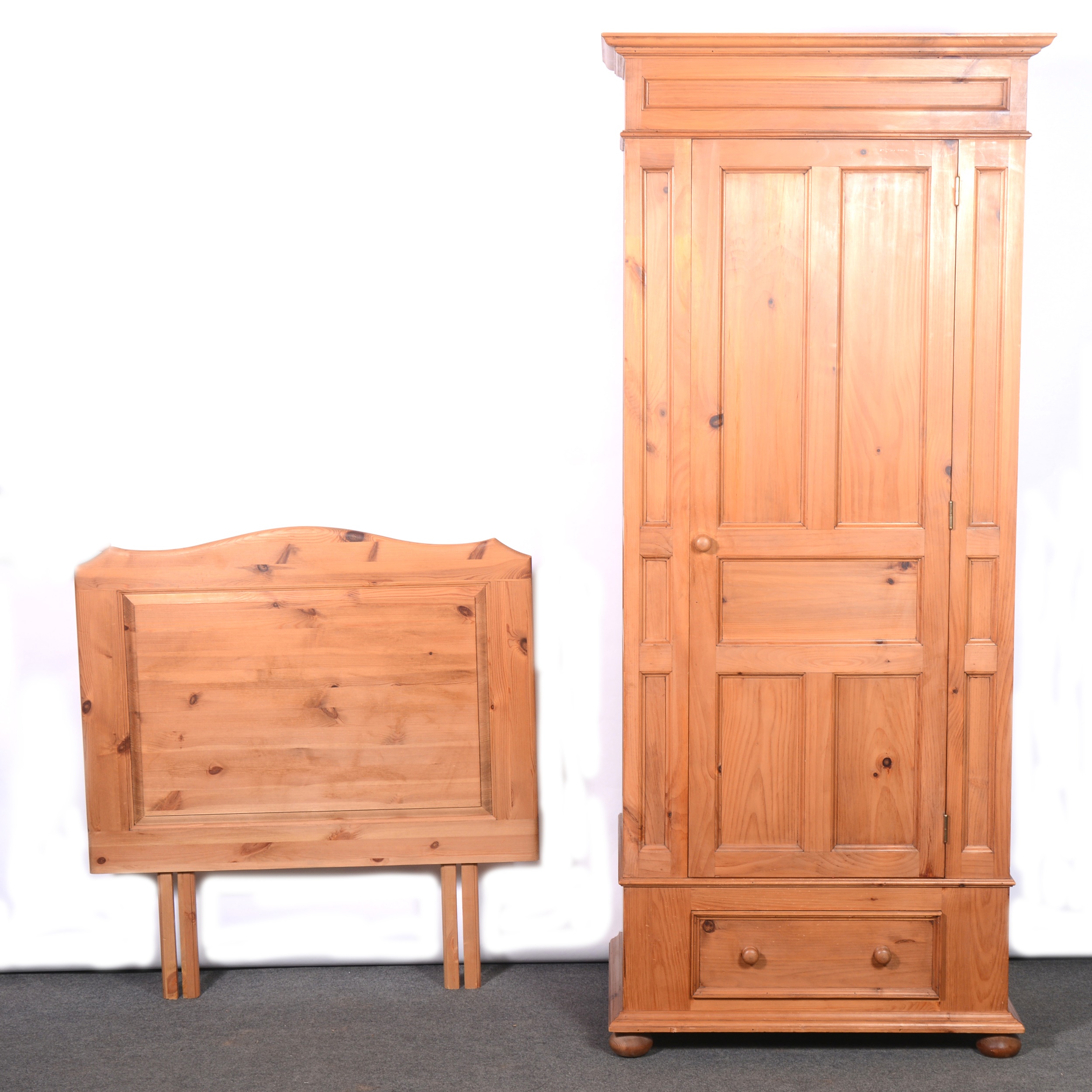 Lot 427 Modern pine bedroom furniture,