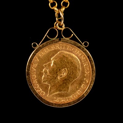 Lot 360 - A Gold Full Sovereign pendant and chain, George V Full Sovereign 1913.