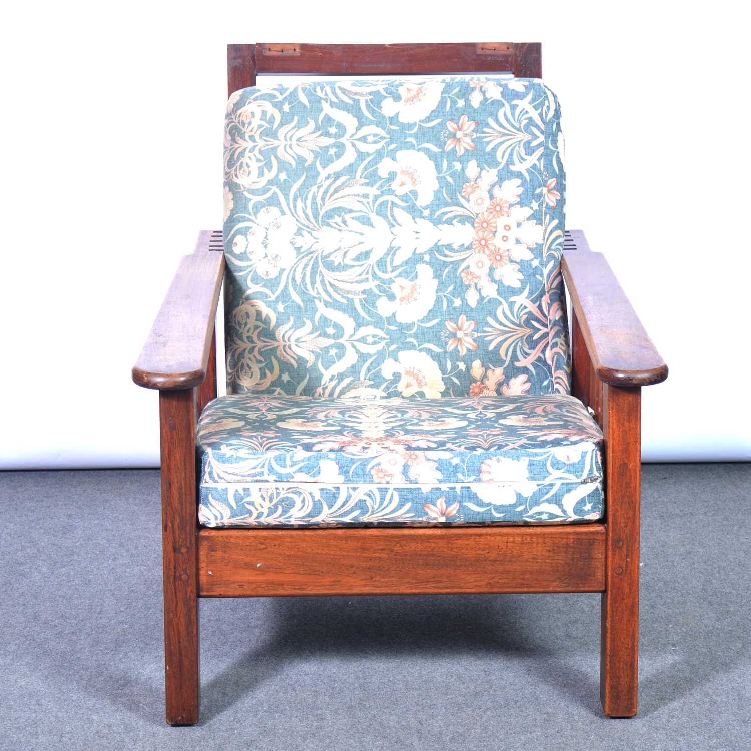 Lot 646 Arts and Crafts style reclining armchair