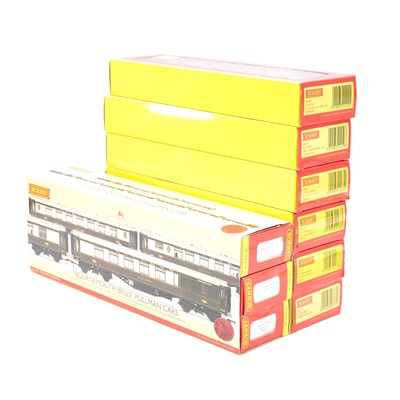 Lot 95 - Nine Hornby OO gauge model railway passenger coaches