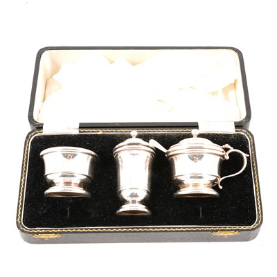 Lot 309 - A cased silver three piece condiment set by J B Chatterley & Sons Ltd