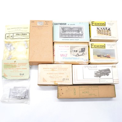 Lot 82 - OO gauge track-side model kits, including Cav'ndish Victorian gents toilet