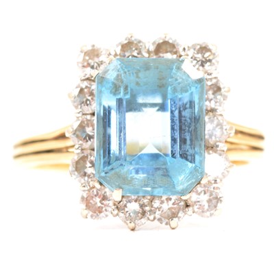Lot 96 - An aquamarine and diamond ring.