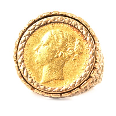 Lot 355 - A Gold Full Sovereign ring.