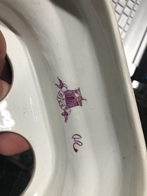 Lot 30 - French faience pottery inkwell, by Gien