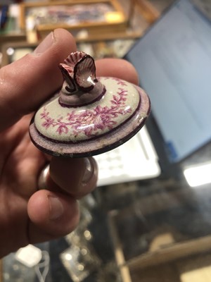Lot 30 - French faience pottery inkwell, by Gien