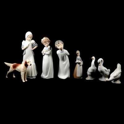 Lot 28 - Eight pottery figurines