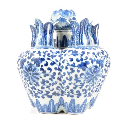 Lot 4 - Chinese porcelain blue and white tulip or bulb vase, 19th century