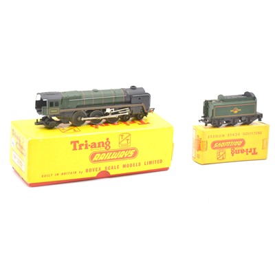 Lot 262 - Tri-ang TT gauge model railway locomotive, ref T97 'Britannia' with tender, boxed