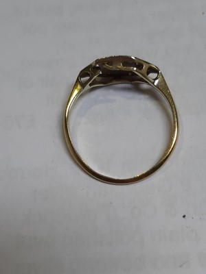 Lot 41 - An Art Deco diamond cluster ring.