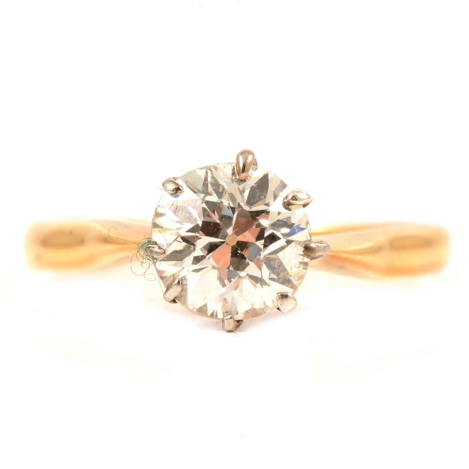 Lot 4 - A diamond solitaire ring.