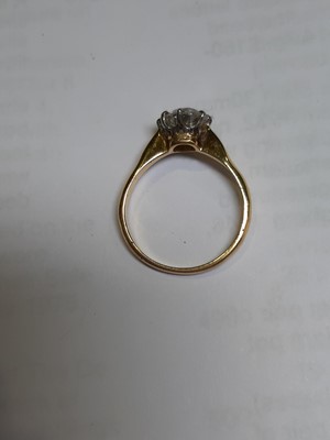 Lot 4 - A diamond solitaire ring.