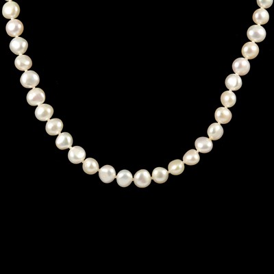 Lot 330 - A Jersey Pearl freshwater pearl necklace.