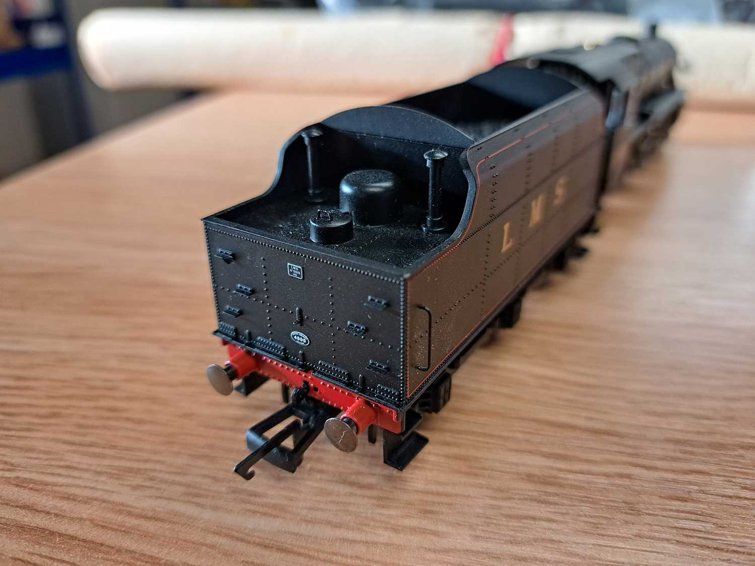 Märklin écart. O, rame avec locomotive mécanique 020 noire R910, tender Märklin écart. O, rame avec locomotive mécanique 020 noire R910, tender