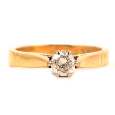 Lot 10 - A diamond solitaire ring.