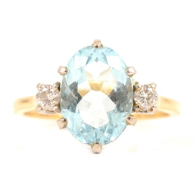 Lot 95 - An aquamarine and diamond three stone ring