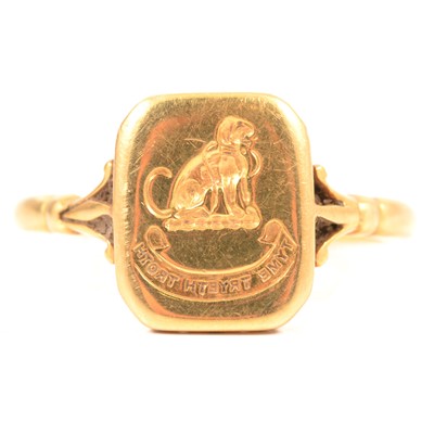 Lot 131 - An intaglio carved signet ring.